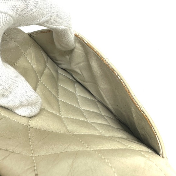 CHANEL White Shoulder Bag - Picture 16 of 16